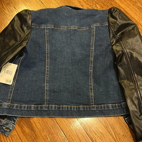 Tractr NWT size M girls denim jacket with faux leather sleeve - Picture 6 of 6
